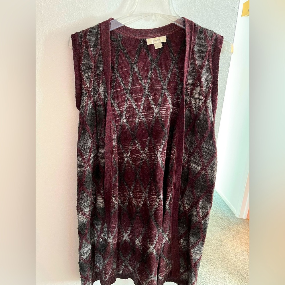 Christopher and banks 2x sweater vest. Purple black and gray diamond pattern.